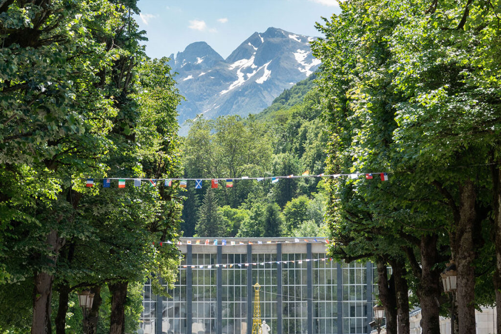Thermes de Bagnères-de-Luchon — Vaporarium et eaux sulfurées dans les Pyrénées
