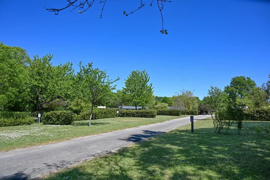 quartier empl 2 CDL Quartier des emplacements du Camping Les Coteaux du Lac