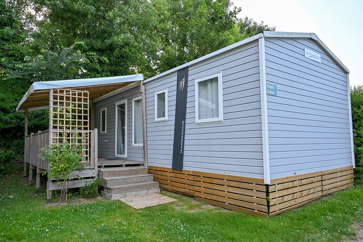 ABI MH RH Mobil-home avec terrasse couverte en bois au camping Abijune