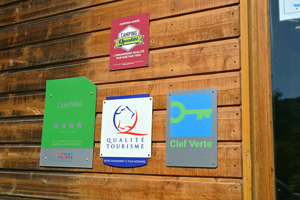 DSC 2023 Labels Camping Qualité, 4 étoiles, Qualité Tourisme et Clef Verte à l’accueil du camping