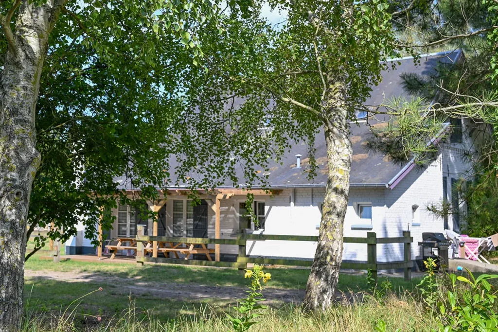 SAB gite terrasse Gîte en briques et sa terrasse en bois au camping les 3 Sablières