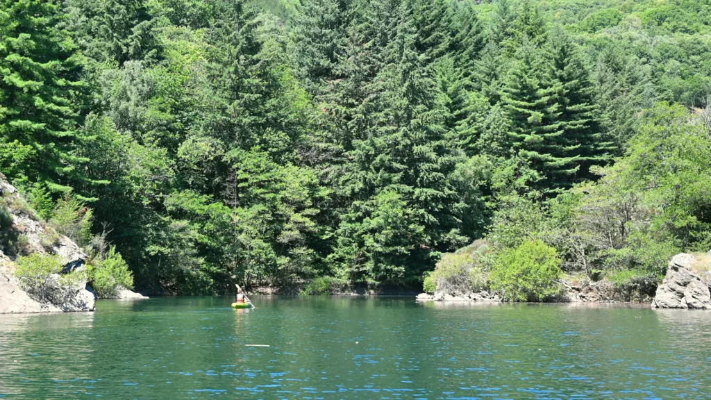 VLF kayak lisa 3 slide kayak lac de villefort anses secrètes