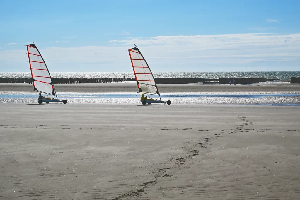 char a voile 2 Deux chars à voile sur l’estran de la baie de Somme