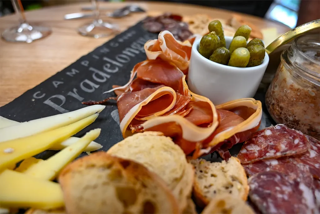planche Planche de charcuteries et fromages du camping Pradelongue