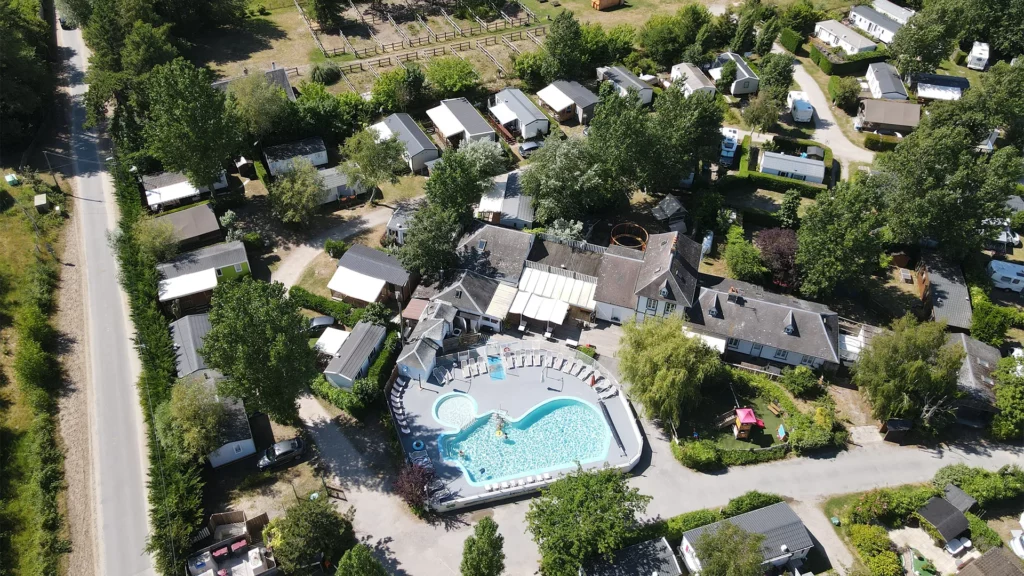 sab drone 26 Vue aérienne du camping les 3 Sablières et de son espace aquatique